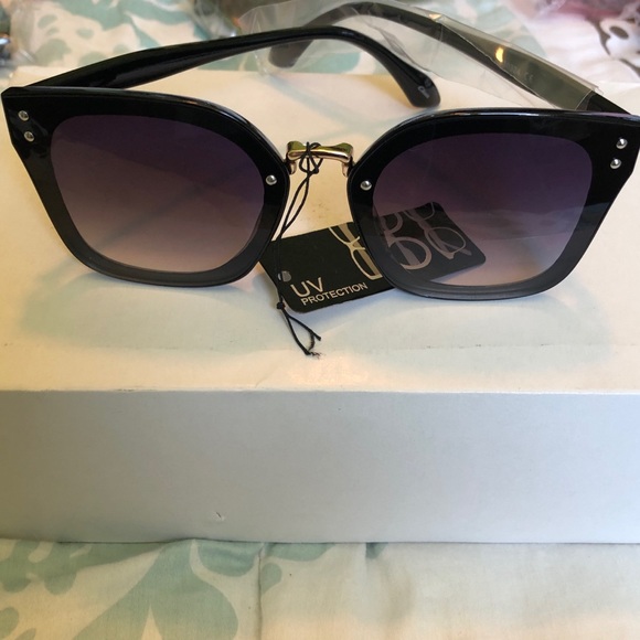 Sunglasses - Picture 5 of 8